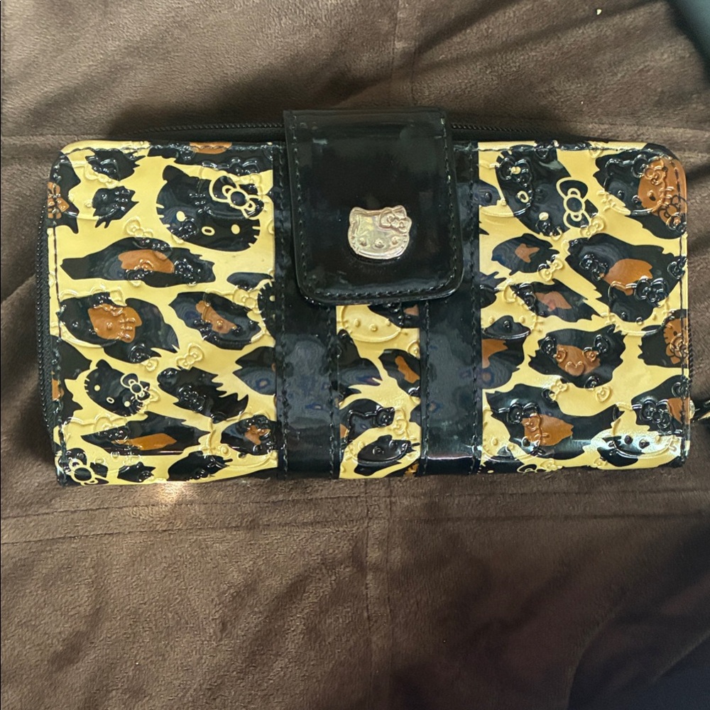 Hello Kitty Black and Yellow Patterned Clutch